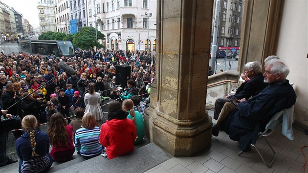 Ji Brady na praskm Strossmayerov nmst na akci podan studentskou Tereznskou tafetou (25. jna 2016)