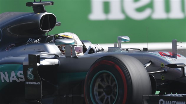 Lewis Hamilton bhem kvalifikace na Velkou cenu Mexika.