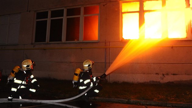 Hasii zasahovali u poru galvanovny v Praze (27.10.2016).