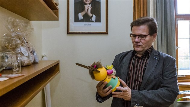 Zdenek �kromach, sen�tor, posledn� den v kancel��i Sen�tu