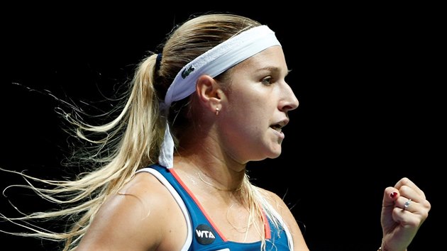 Slovensk tenistka Dominika Cibulkov v duelu se Simonou Halepovou z Rumunska