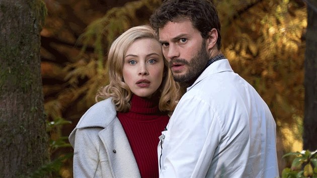 Sarah Gadonov a Jamie Dornan ve filmu Devt ivot Louise Draxe