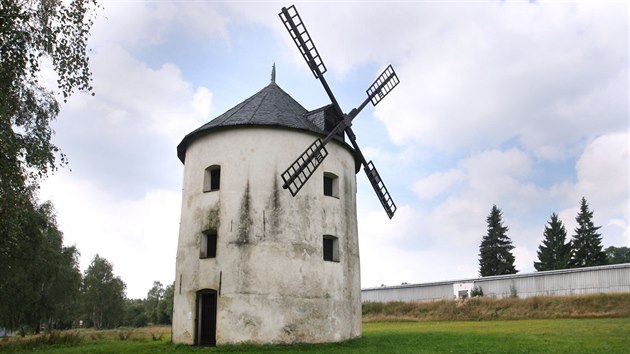 Jednou z mála památek, která přečkala desítky let existence ve vojenského prostoru Libavá, je Siedlerův mlýn nacházející se na okraji Města Libavá.
