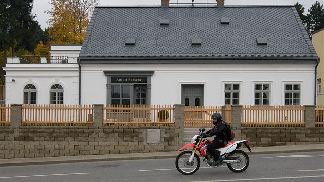 Zrekonstruovan rodn dm Ferdinanda Porscheho.