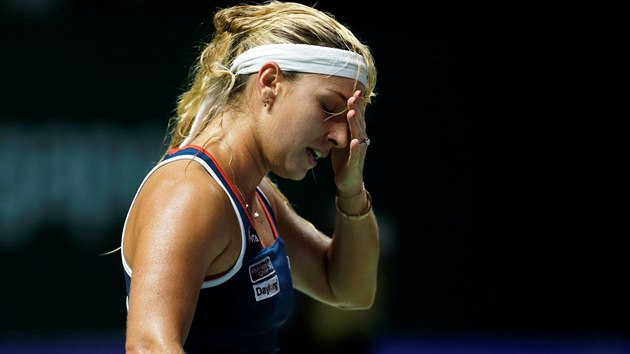ZKLAMAN. Slovensk tenistka Dominika Cibulkov v vodnm utkn Turnaje mistry