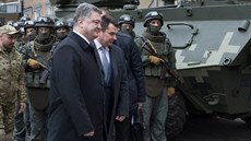 Ukrajinský prezident Petro Poroenko a Artem Sytnyk, editel ukrajinského...