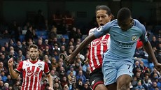 OLÍK. Stídající Kelechi Iheanacho vyrovnává v utkání mezi Manchesterem City a...