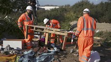 V Calais zaali s demolicí tábora (25. íjna 2016)