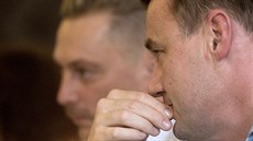 Na výsledky peetení voleb si pokají Martin Pta (vpravo) i jeho radní Marek...