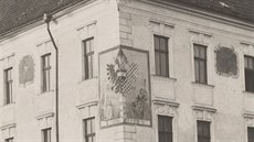 Náro�ní slune�ní hodiny zobrazovaly i císa�ského orla s me�em v pa�átu a...