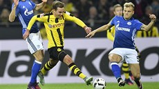 Mario Götze líbá trofej pro mistry svta, finále v roce 2014 proti Argentin rozhodl.