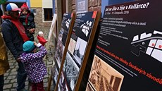 Lidé stojící o vylep�ení Kollárovy ulice v Plzni se se�li na dvorku Zach's...