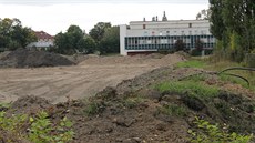 Takto vypadalo hřiště Slavie před rekonstrukcí, těžká technika je tam zpět.