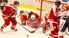 Momentka z duelu Pardubic (bílá) a Olomouce