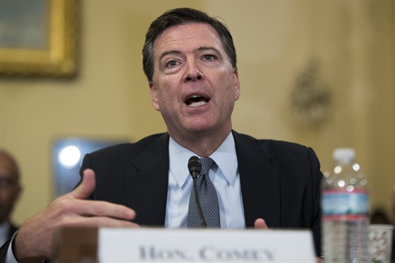 James Comey, ředitel Federálního úřadu pro vyšetřování (FBI) ve Washingotnu...