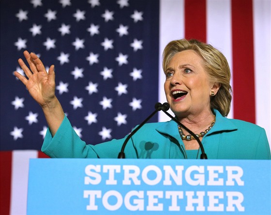 Demokratická prezidentská kandidátka Hillary Clintonová pi projevu v Daytona...