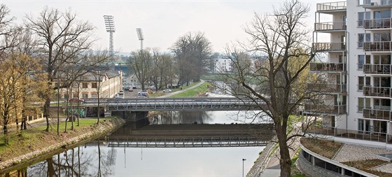 Litvínovický most je jedním ze tí míst v eských Budjovicích, kde mohou auta...