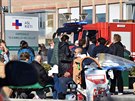 Pacienti jsou po otesech evakuování z nemocnice v Rieti (30. íjna 2016)