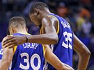 Stephen Curry a Kevin Durant ladí hru Golden State.