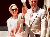 Tehdejší první dáma Hillary Clintonová s bývalým prezidentem Billem Clintonem...