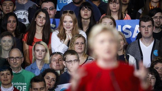 Hillary Clintonov� �e�n� p�ed studenty Kent State University v Ohiu (31. ��jna 2016)