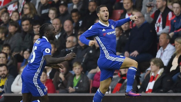 Eden Hazard se raduje z glu na hiti Southamptonu.