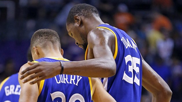 Stephen Curry a Kevin Durant lad hru Golden State.