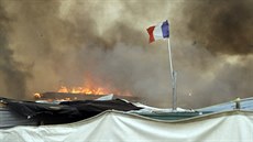 Francouzské úřady likvidují vyklizený uprchlický tábor u Calais (29. října 2016)