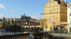 eníek se podílel na výzdob novorenesanní budovy nkdejí praské vodárny,...