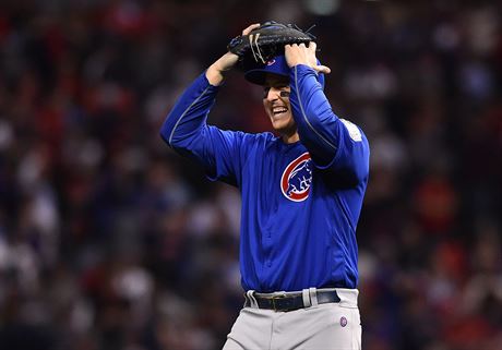 Baseballista týmu Chicago Cubs Anthony Rizzo se raduje z výhry v estém...