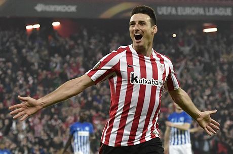 Aritz Aduriz z Athletiku Bilbao slav jeden z pti gl proti Genku.