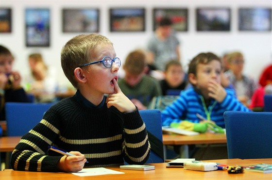 V sále karlovarské krajské knihovny soutěžily nadané děti z I. stupně ZŠ.
