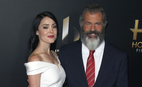 Mel Gibson s partnerkou Rosalind Rossovou (6. listopad 2016)