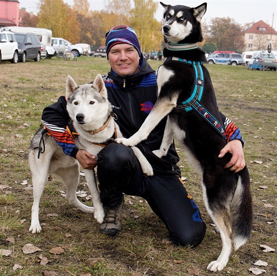 Roman Habásko vyrazí na závod s celkem osmi psy.
