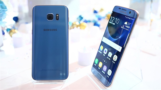 Samsung Galaxy S7 edge v barv Coral Blue