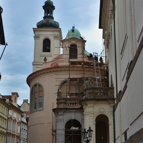 Vlaská kaple Nanebevzetí Panny Marie v Karlov ulici prochází rekonstrukcí...
