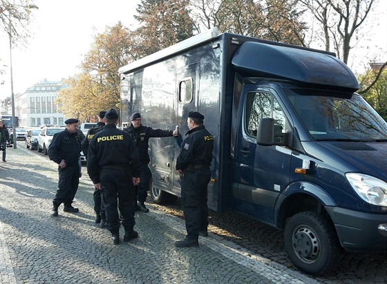 Pátrací akce po 22letém Johnu Bromovi z Hradce Králové (8.11.2016).