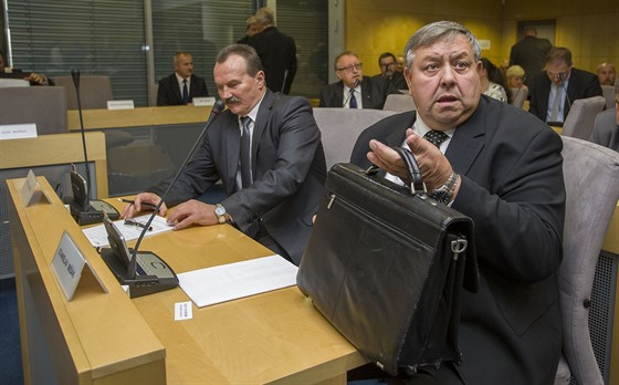 Bývalý hejtman Zlínského kraje Stanislav Miák (na snímku vpravo) kdysi dovedl sociální demokraty k rekordnímu vítzství, po letoních volbách skonila strana mimo krajské zastupitelstvo.