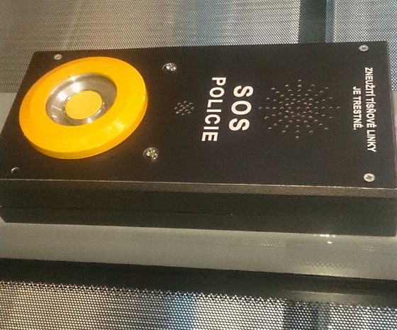 SOS tlačítko v ostravské tramvaji.