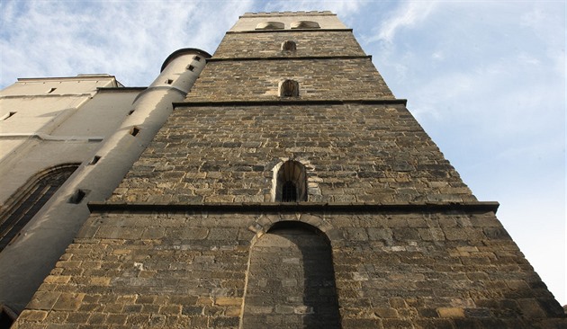 V olomouckého kostela svatého Moice, na jejím vrcholu ve výce 46 metr se...