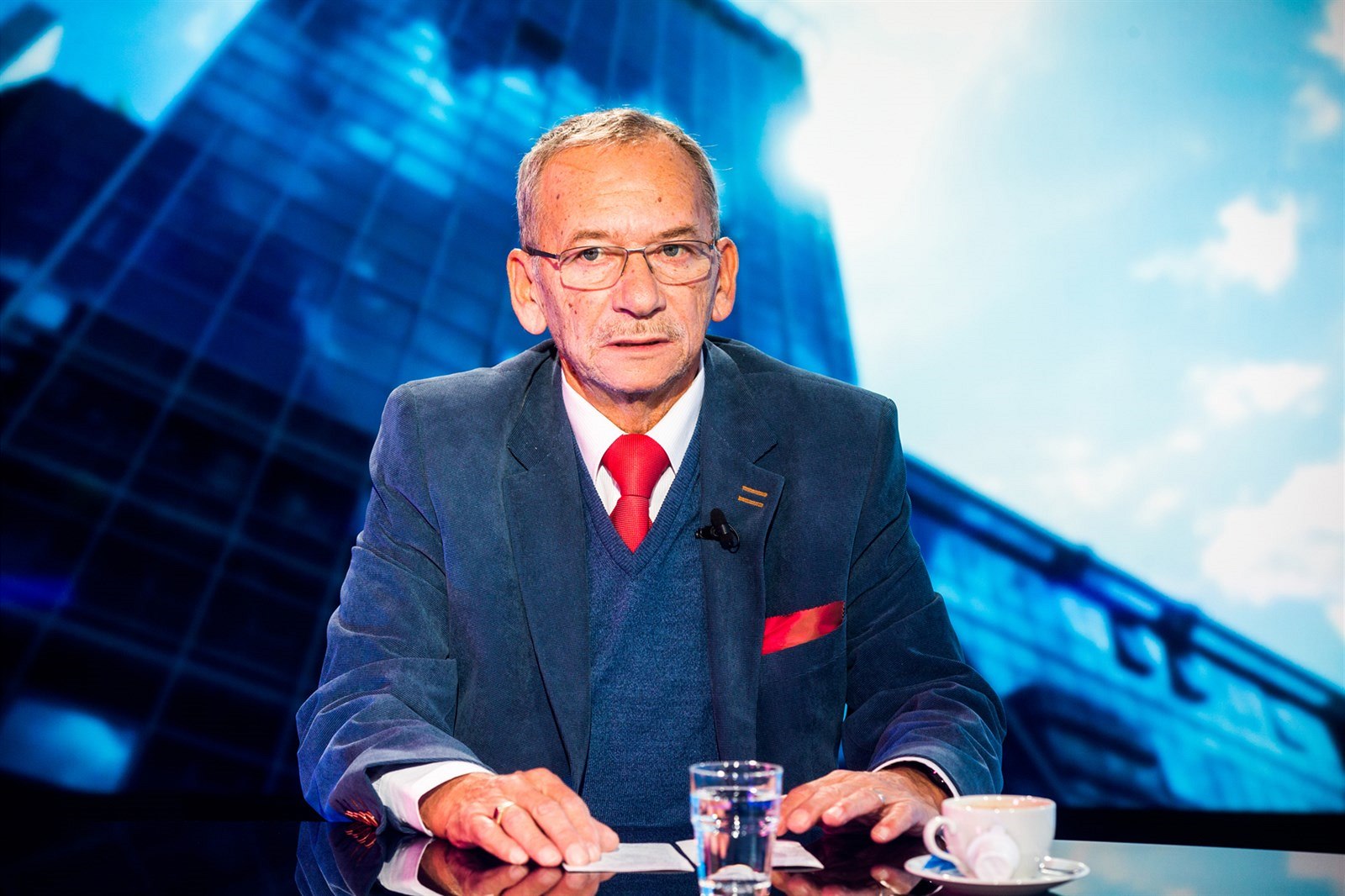 Senátor a primátor Teplic Jaroslav Kubera v diskusním po�adu Rozst�el (1....