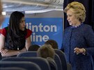 Hillary Clintonová a její dvrnice Huma Abedinová. (28.10. 2016)