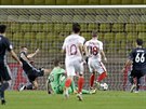 Fotbalista Monaka Valere Germain otevírá skóre v zápase Ligy mistr proti...