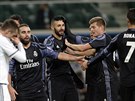 Fotbalisté Realu Madrid se radují ze své druhé trefy v utkání proti Legii...