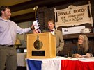 První voliči hlasovali krátce po půlnoci ve městě Dixville (8. listopadu 2016)