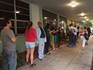 Volby v jedné z floridských hlasovacích místností sleduje i pozorovatel OBSE...