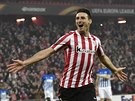 Aritz Aduriz z Athletiku Bilbao slaví jeden z pti gól proti Genku.