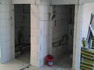 Místo umakartového jádra mají majitelé nyní vyzd�nou koupelnu i samostatné WC.