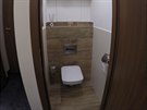 Toaleta se záv�sným WC, které usnad�uje vytírání.