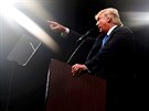Donald Trump bhem svého projevu  v Severní Karolín (3. listopadu 2016).